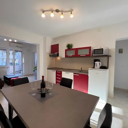 In The Heart Of - 50m To The *